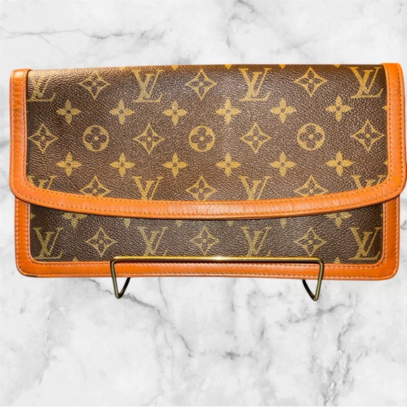 Vintage Louis Vuttion Clutch / With Chain - EUC - Picture 1 of 12